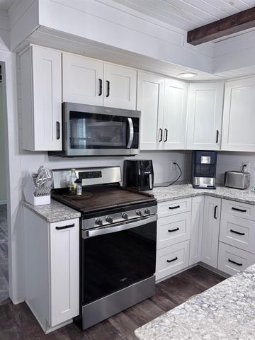 51530 Creekside Drive, Granger, IN 46530