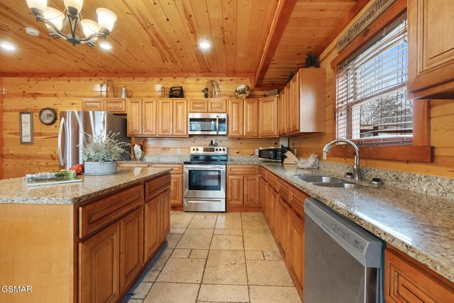 3704 Tilda Hilltop Way, Sevierville, TN 37862