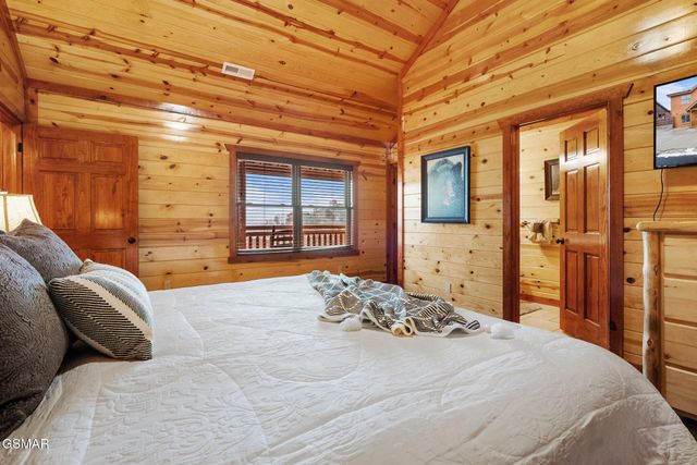 3704 Tilda Hilltop Way, Sevierville, TN 37862