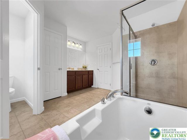 4472 Elmwood Drive, Lower Nazareth Twp, PA 18064