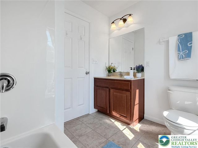 4472 Elmwood Drive, Lower Nazareth Twp, PA 18064
