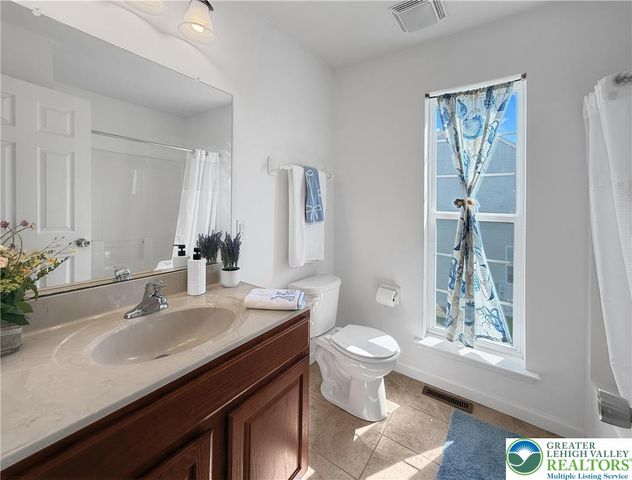 4472 Elmwood Drive, Lower Nazareth Twp, PA 18064