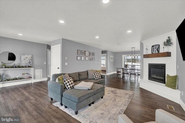 1048 KELLER RD, York, PA 17406