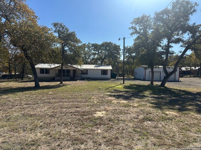 139 Pullman, La Vernia, TX 78121