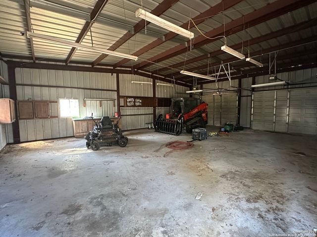 139 Pullman, La Vernia, TX 78121