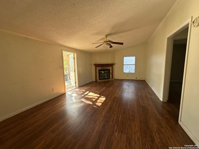 139 Pullman, La Vernia, TX 78121
