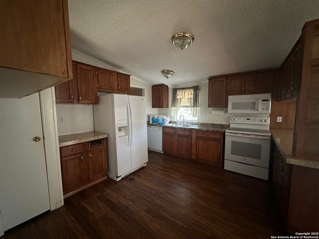 139 Pullman, La Vernia, TX 78121