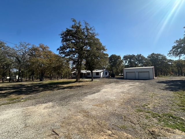 139 Pullman, La Vernia, TX 78121