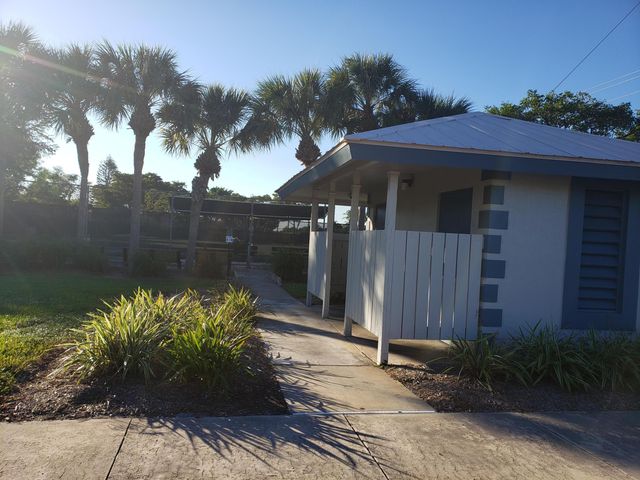 874 Flanders S, Delray Beach, FL 33484