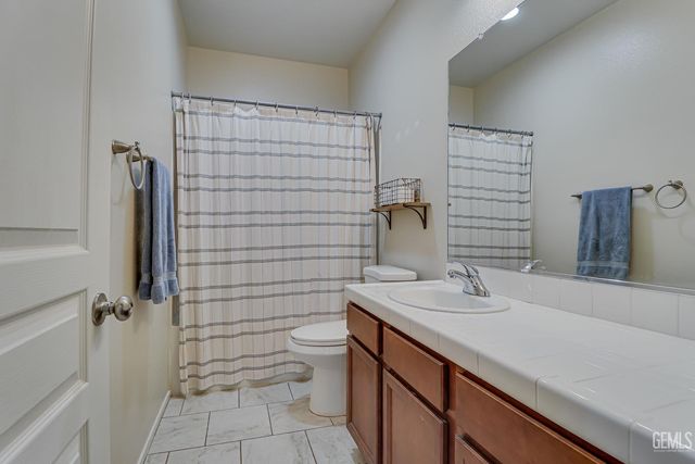 10905 Mountainside Drive, Bakersfield, CA 93306