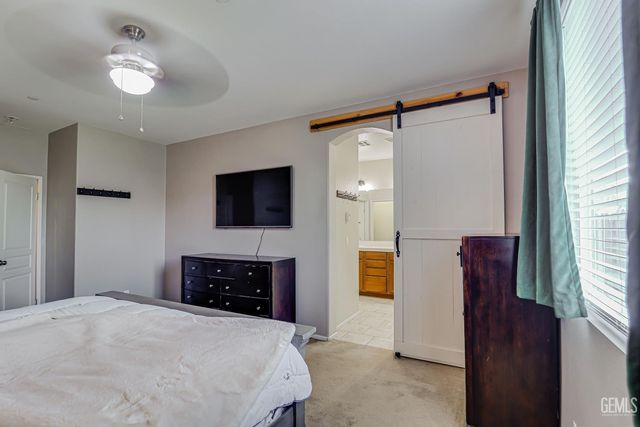 10905 Mountainside Drive, Bakersfield, CA 93306