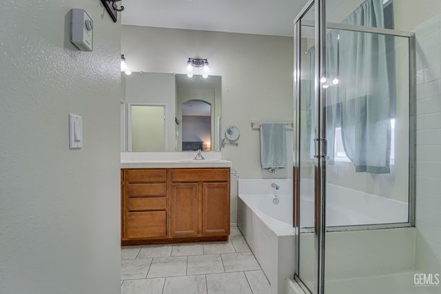 10905 Mountainside Drive, Bakersfield, CA 93306