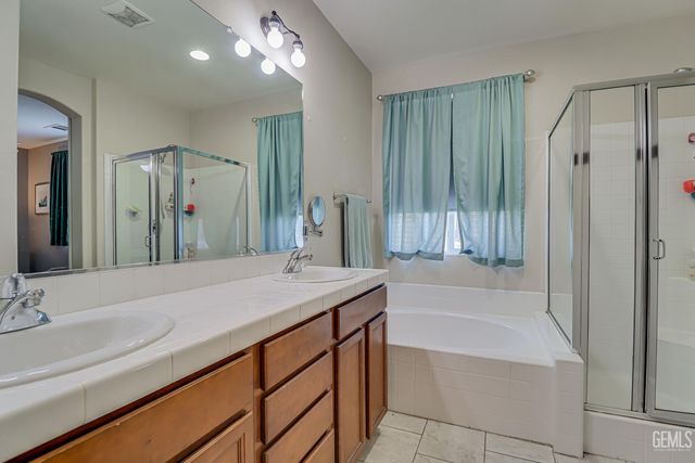 10905 Mountainside Drive, Bakersfield, CA 93306