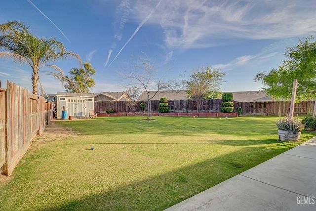 10905 Mountainside Drive, Bakersfield, CA 93306