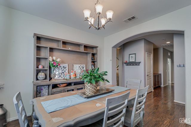 10905 Mountainside Drive, Bakersfield, CA 93306