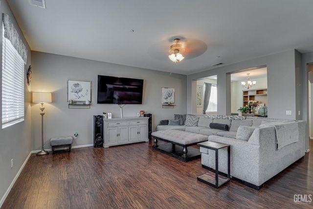 10905 Mountainside Drive, Bakersfield, CA 93306