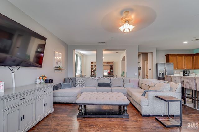 10905 Mountainside Drive, Bakersfield, CA 93306