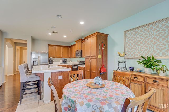 10905 Mountainside Drive, Bakersfield, CA 93306