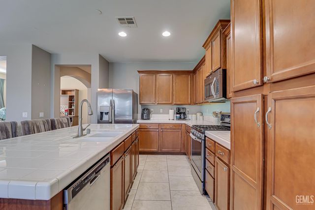 10905 Mountainside Drive, Bakersfield, CA 93306