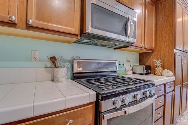 10905 Mountainside Drive, Bakersfield, CA 93306