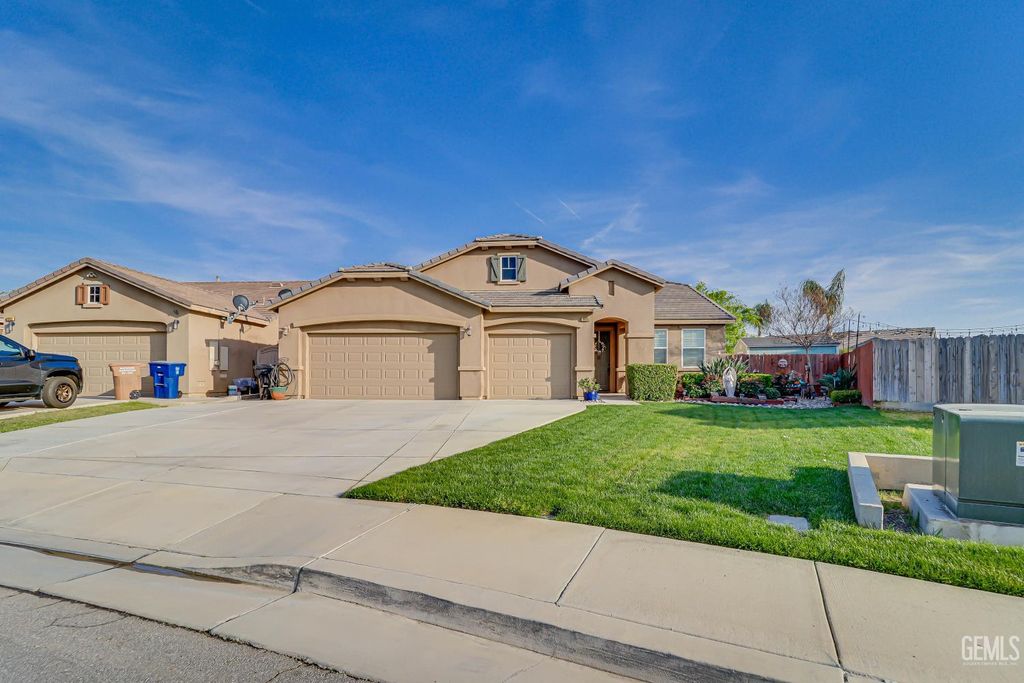10905 Mountainside Drive, Bakersfield, CA 93306