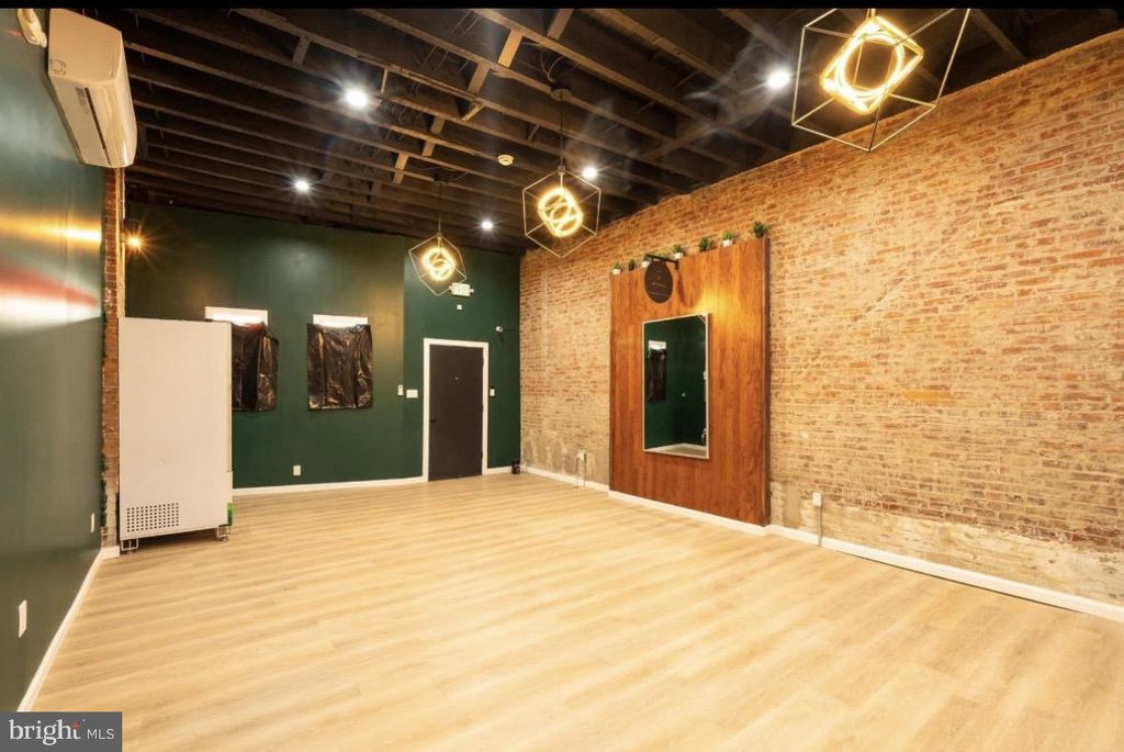 1809 S BROADWAY, Camden, NJ 08104