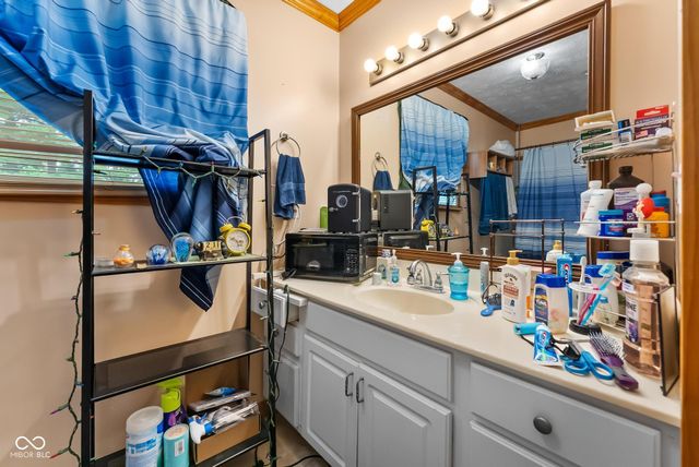 10977 E County Road 1025 N, Seymour, IN 47274