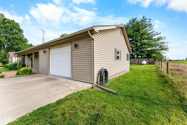 10977 E County Road 1025 N, Seymour, IN 47274