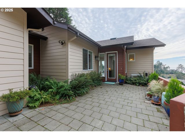 108 SEA CREST Ct, Otter Rock, OR 97369