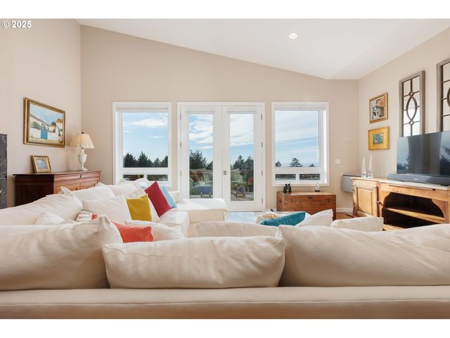 108 SEA CREST Ct, Otter Rock, OR 97369