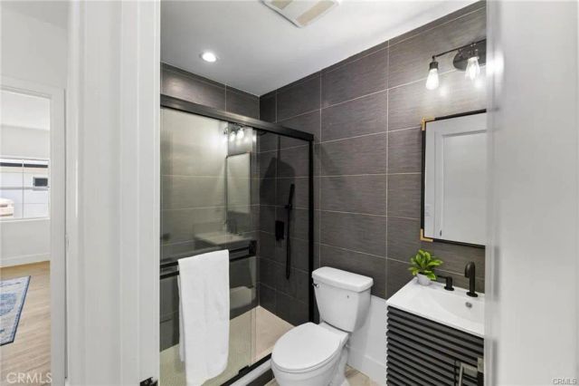 11445 Saticoy Street, North Hollywood, CA 91605