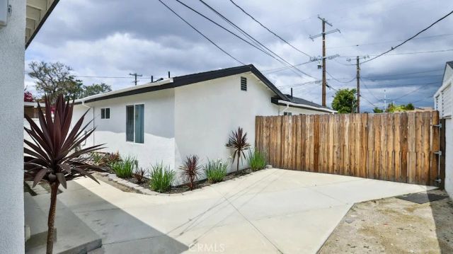 11445 Saticoy Street, North Hollywood, CA 91605