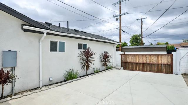 11445 Saticoy Street, North Hollywood, CA 91605
