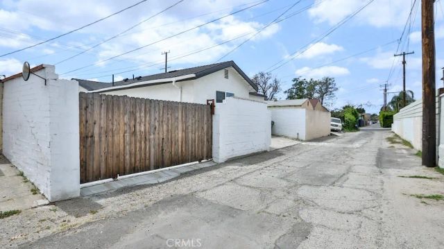 11445 Saticoy Street, North Hollywood, CA 91605