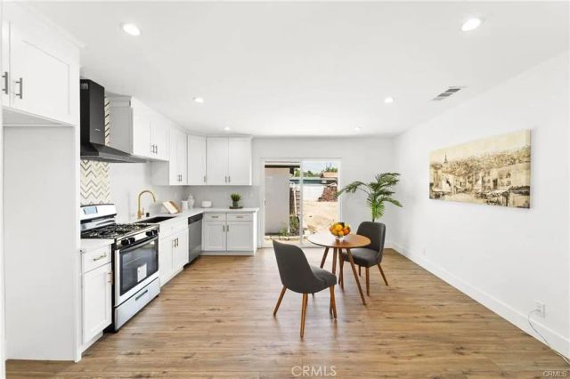 11445 Saticoy Street, North Hollywood, CA 91605