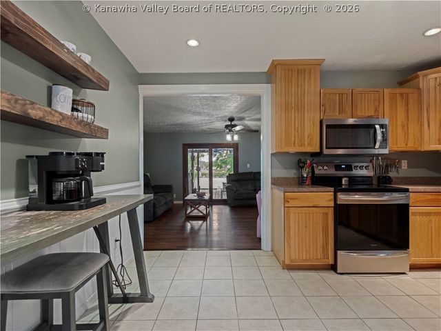 1518 Fenton Circle, Nitro, WV 25143