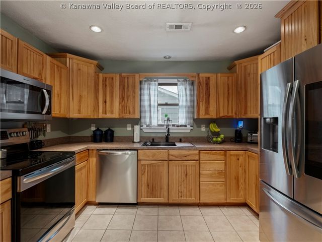1518 Fenton Circle, Nitro, WV 25143