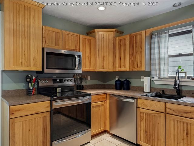 1518 Fenton Circle, Nitro, WV 25143