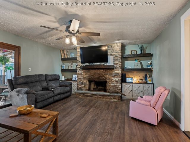 1518 Fenton Circle, Nitro, WV 25143