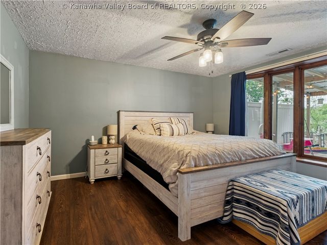 1518 Fenton Circle, Nitro, WV 25143