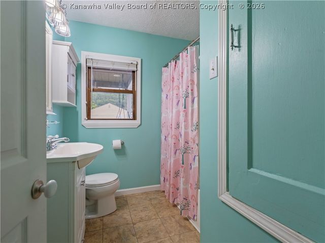 1518 Fenton Circle, Nitro, WV 25143