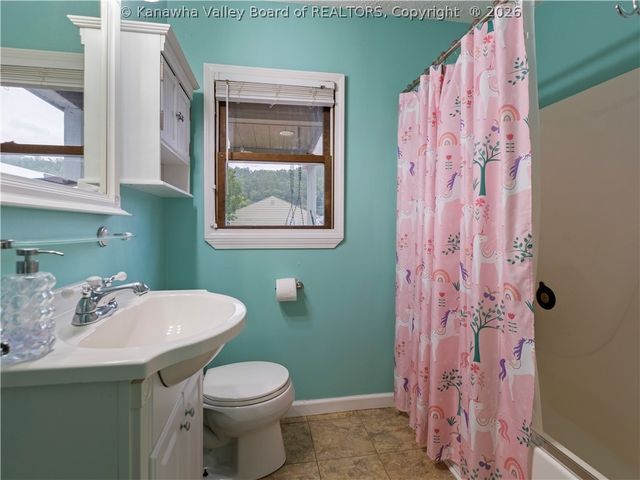 1518 Fenton Circle, Nitro, WV 25143