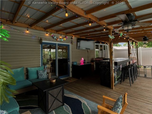 1518 Fenton Circle, Nitro, WV 25143