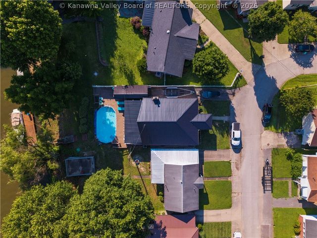 1518 Fenton Circle, Nitro, WV 25143