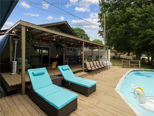 1518 Fenton Circle, Nitro, WV 25143