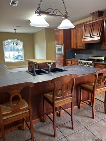 2907 La Hwy 966, St Francisville, LA 70775