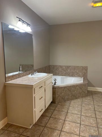 2907 La Hwy 966, St Francisville, LA 70775