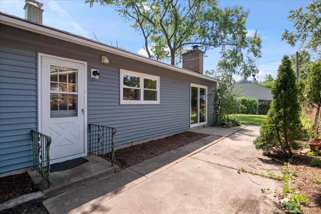 500 Cherry Circle, Glenview, IL 60025