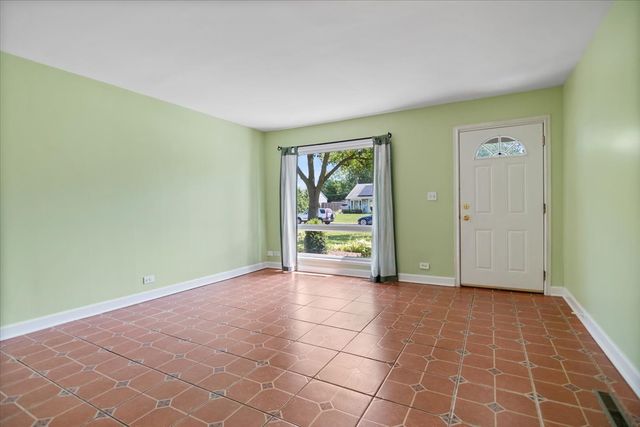 500 Cherry Circle, Glenview, IL 60025