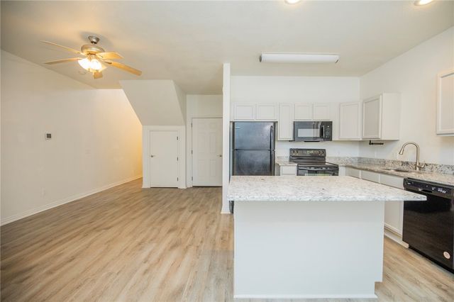 786 Breeze Cove, Fayetteville, AR 72703